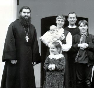  Священник Андрей Труфанов и матушка Марина с семьей 