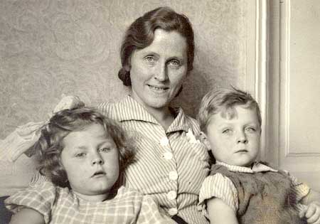  Каллиста Киселева с детьми